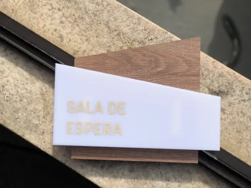 Placa de Identificação de Sala-modelo Rondonita mdf e Acílic
