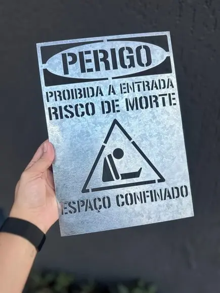 Placa em Alumínio para Decalque Espaço Confinado Stencil