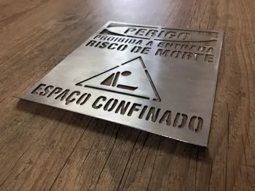Placa em Alumínio para Decalque Espaço Confinado Stencil