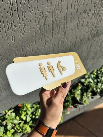 Placa Id. de Sala - Modelo Adamantium com Sobreposição