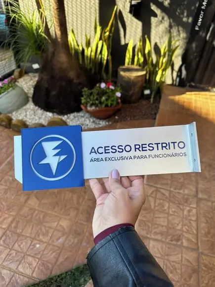 Placa Id. de Sala - Modelo Fuchsita Acrilico