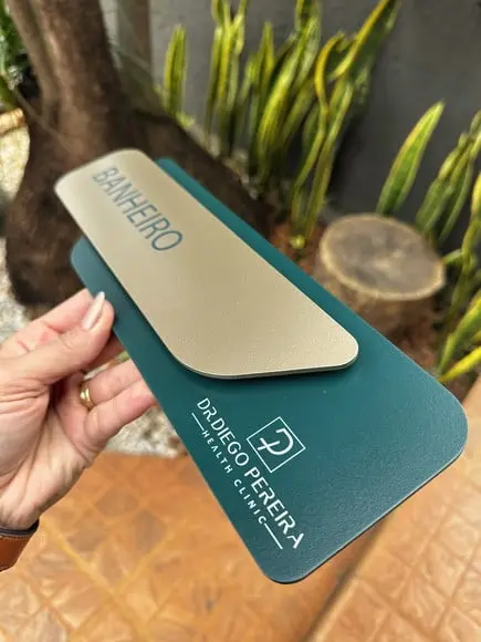 Placa Identificação de Sala - Modelo Adamantium