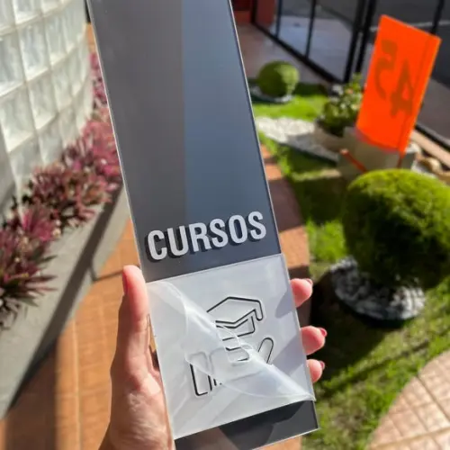 Placa Identificação de Sala - Modelo Fuchsita Acrilico