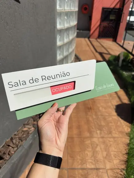 Placa Identificação de Sala - Modelo Onix Flag