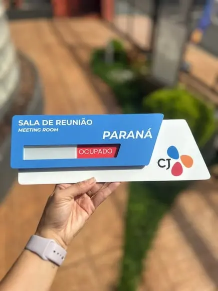 Placa Identificação de Sala - Modelo Onix Flag