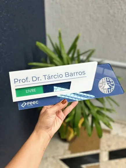 Placa Identificação de Sala - Modelo Onix Flag Acrílico