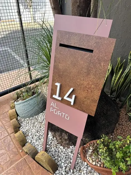 Totem Residencial Acm com Acm 40,5x85 Cx Correio P Jardim