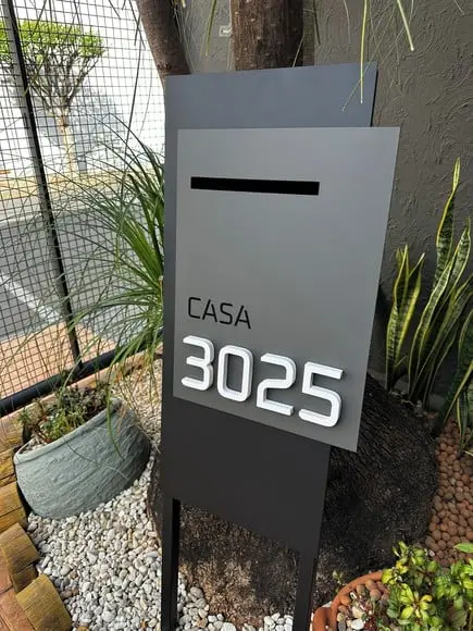Totem Residencial Acm com Acm 40,5x85 Cx Correio P Jardim