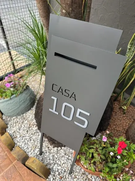 Totem Residencial Acm com Acm 40,5x85 Cx Correio P Jardim