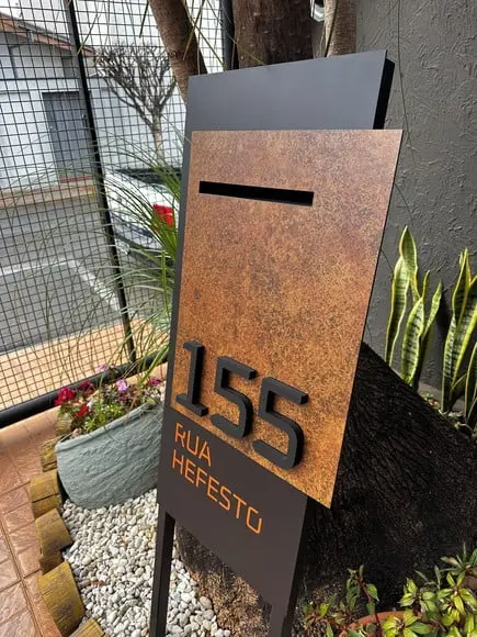 Totem Residencial Acm com Corten 40,5x85 Cx Correio P Jardim