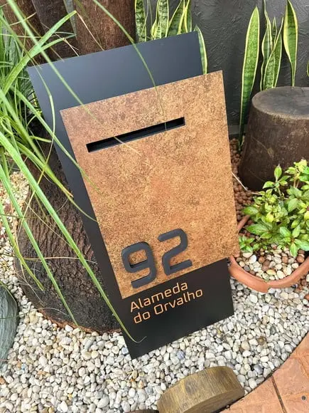 Totem Residencial Acm com Corten 40,5x85 Cx Correio P Jardim