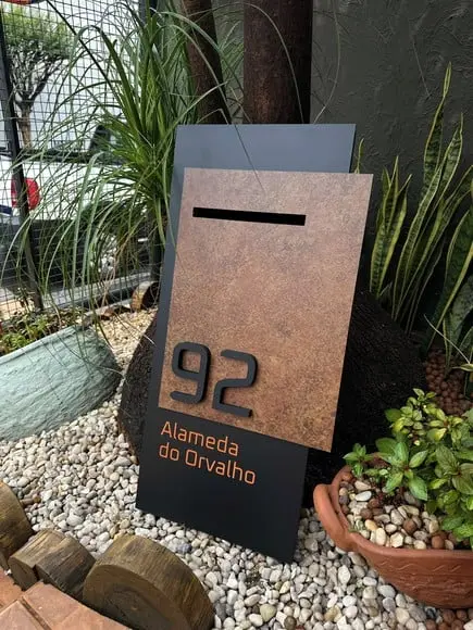Totem Residencial Acm com Corten 40,5x85 Cx Correio P Jardim