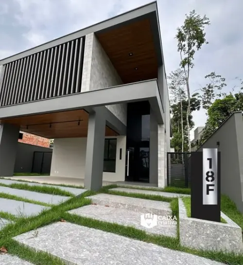 Totem Residencial Acm com Inox - 35x78,5 Pé para Jardim