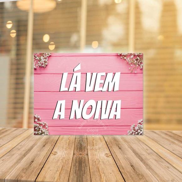 Plaquinhas para casamento - Lá vem a noiva