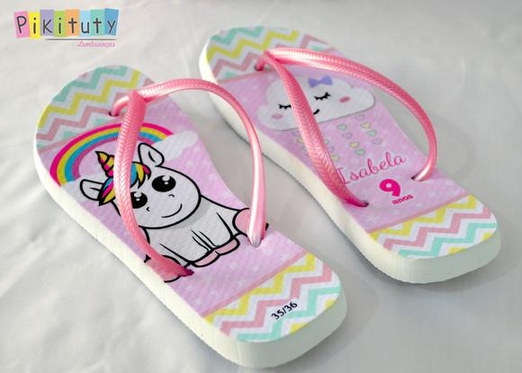Chinelo Unicórnio e chuva de amor
