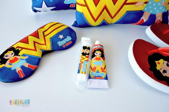 Kit Festa do Pijama + Mochila Mulher Maravilha
