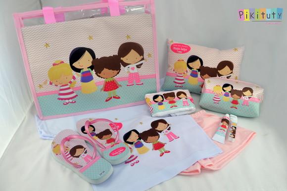 Kit Festa do Pijama c/ Bolsa de Praia e Pijama