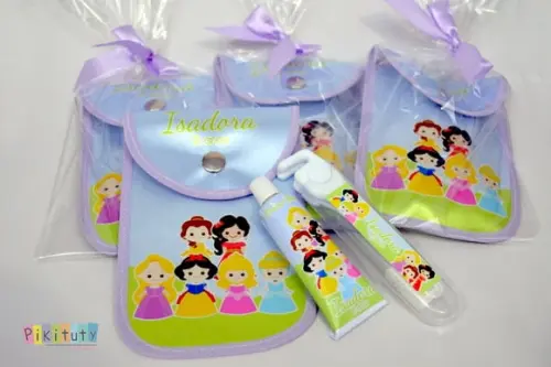 20 Unidades - Kit Dental c/ Porta Escova Princesas Cute