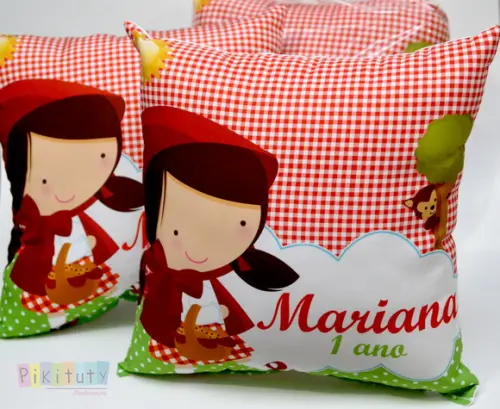 Almofada 28x28 cm chapeuzinho vermelho