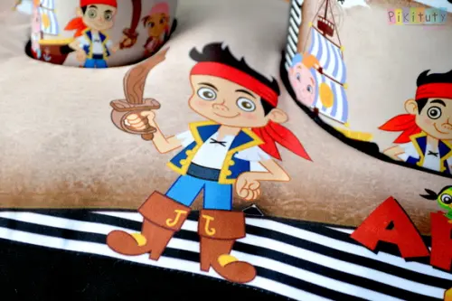 Almofada Porta Pipoca Jake e os Piratas