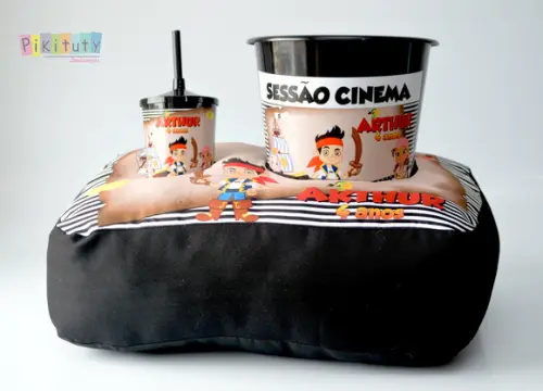 Almofada Porta Pipoca Jake e os Piratas