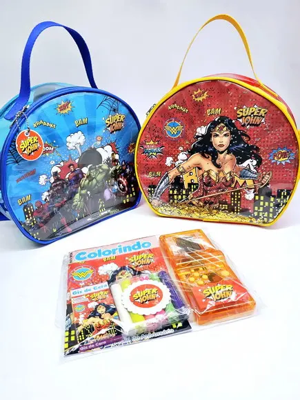 Bolsa Aquário Meia Lua com Kit Colorir e Mini Game