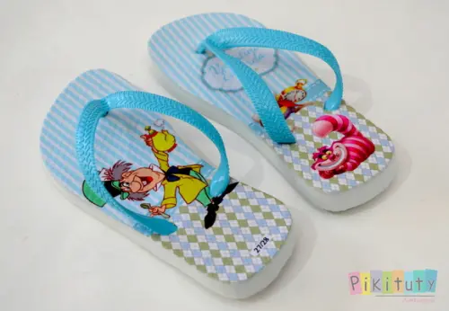 Chinelo Alice no País das Maravilhas
