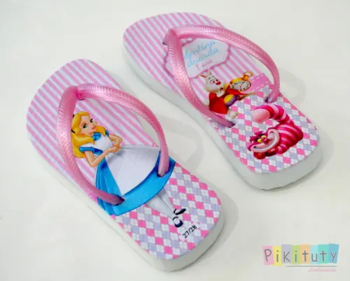 Chinelo Alice no País das Maravilhas