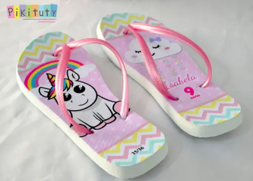 Chinelo Unicórnio e chuva de amor