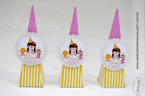 Cone Pirâmide c/ Aplique 3D Circo Menina
