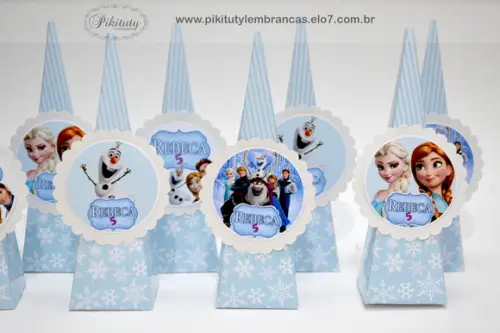 Cone Pirâmide com Aplique