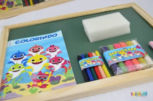 Kit Brincando de escolinha - Baby Shark