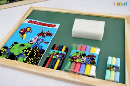Kit Brincando de escolinha - Vingadores