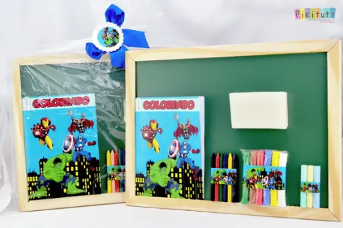 Kit Brincando de escolinha - Vingadores