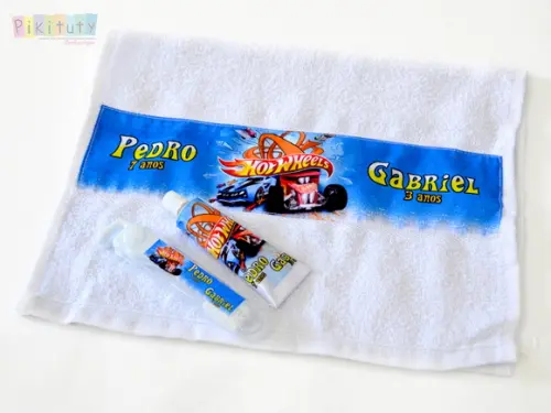 Kit festa do Pijama + camiseta Hotweels