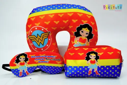 Kit festa do pijama c/ Almofada de pescoço Mulher Maravilha