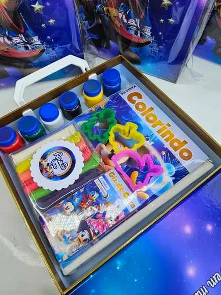 Kit Pintura e Colorir com Massinha em Cartonagem - Disney
