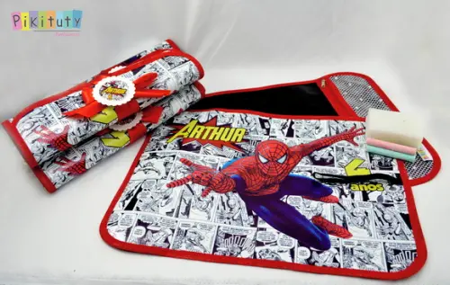 Lousa Infantil 30x40 Homem Aranha e Mulher Aranha