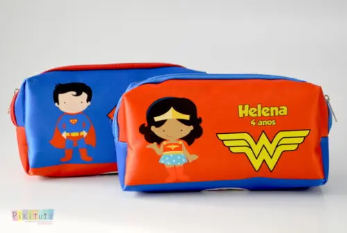 Necessaire / Estojo Super Homem e Mulher Maravilha