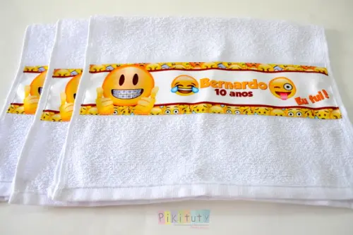 Toalhinha personalizada - Emojis