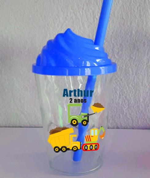 Copo com a Tampa Chantilly Contrução Civil
