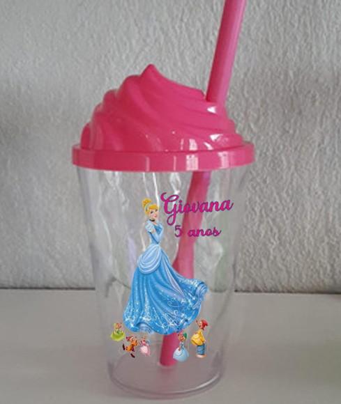 Copo com a Tampa Chantily Personalizado da Cinderela