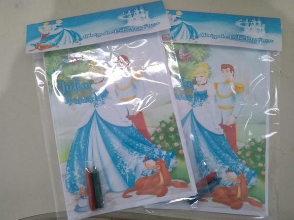Kit Colorir com Capa e Giz de Cera da Cinderela