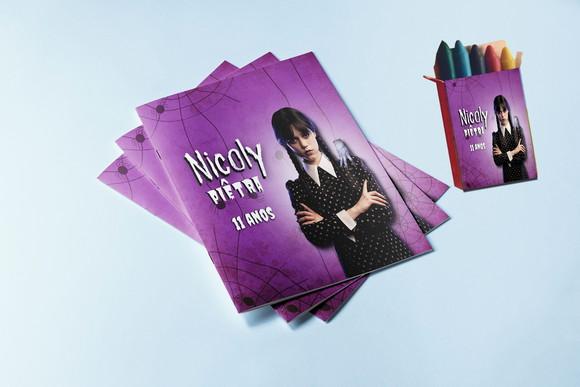 Kit Revistinha Colorir e Giz de Cera da Wandinha