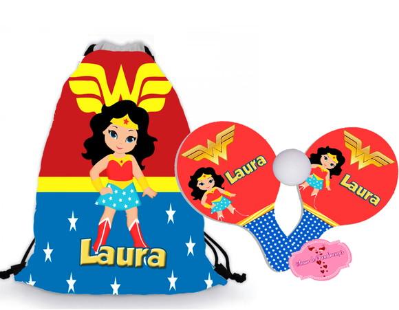 Kit Mochilinha + Raquete Ping Pong da Mulher Maravilha Cute