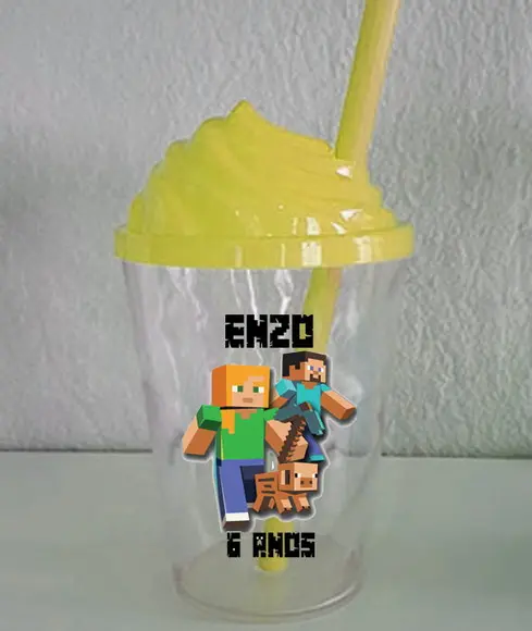 Copo Twister com a Tampa Chantily do Minecraft