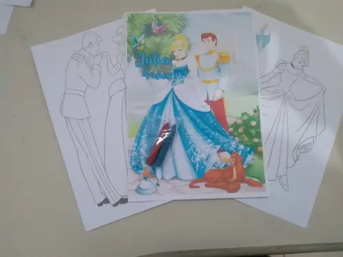 Kit Colorir com Capa e Giz de Cera da Cinderela