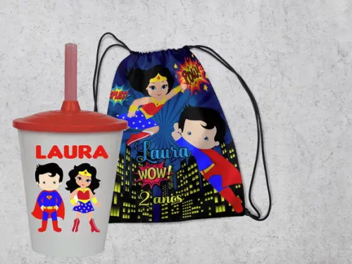 Kit Mochila +copo Mulher Maravila e Supe Homem Cute