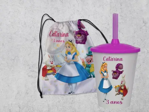 Kit Mochila com Copo Alice no Pais das Maravilhas