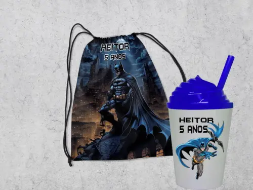 Kit Mochilinha e Copo Chantilly do Batman